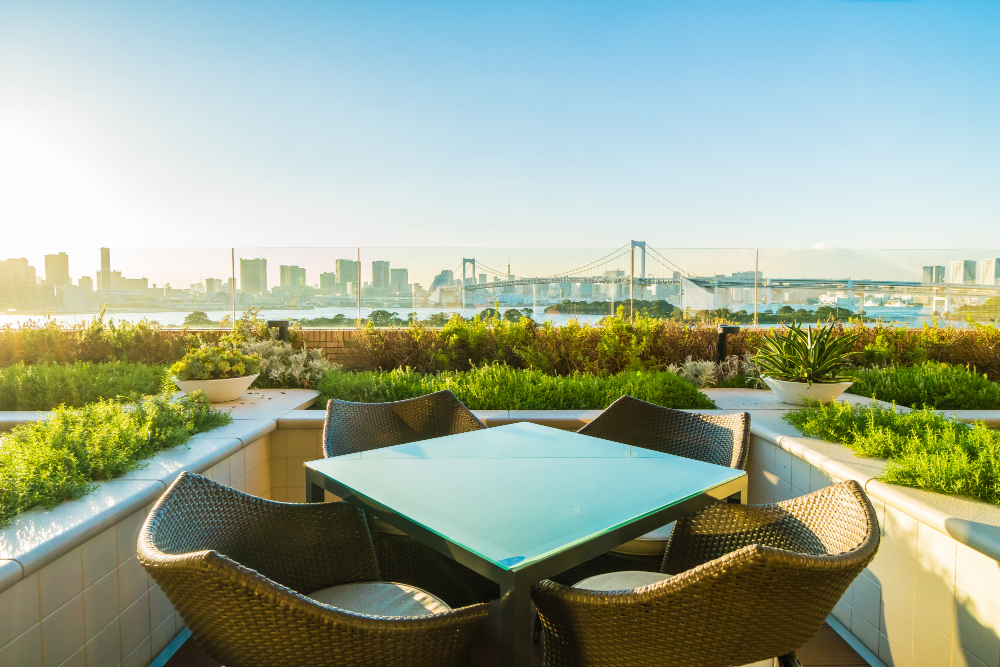 outdoor-patio-with-table-chair